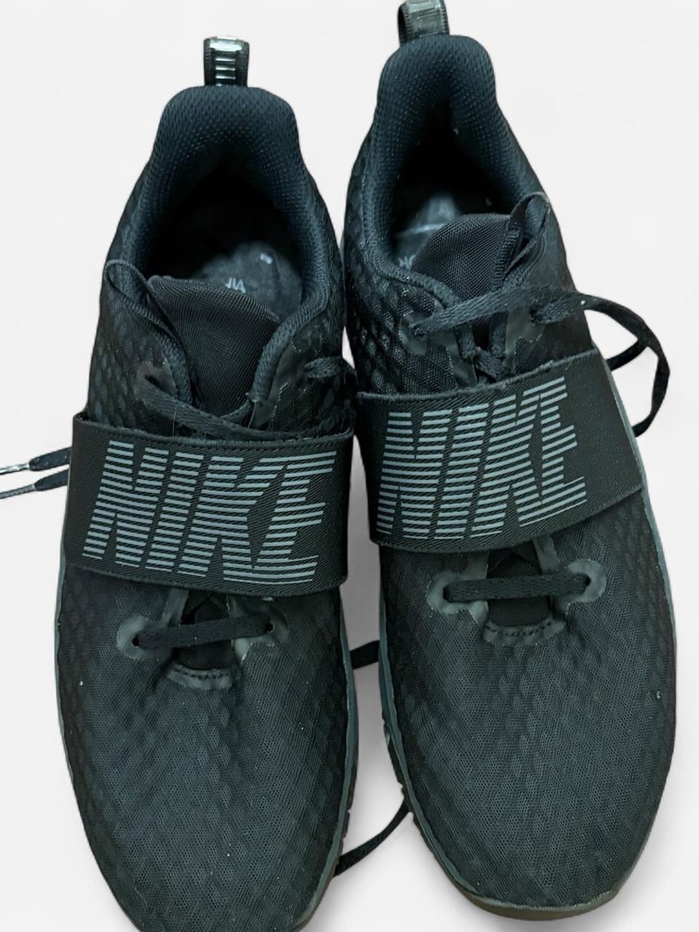 Nike women’s black React Element 87 sneakers Size 10.5